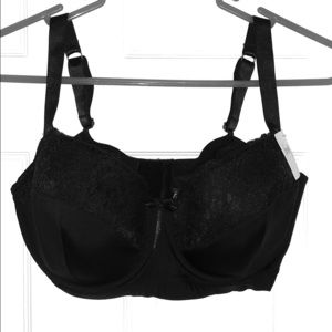 Frederick’s of Hollywood black full figured bra